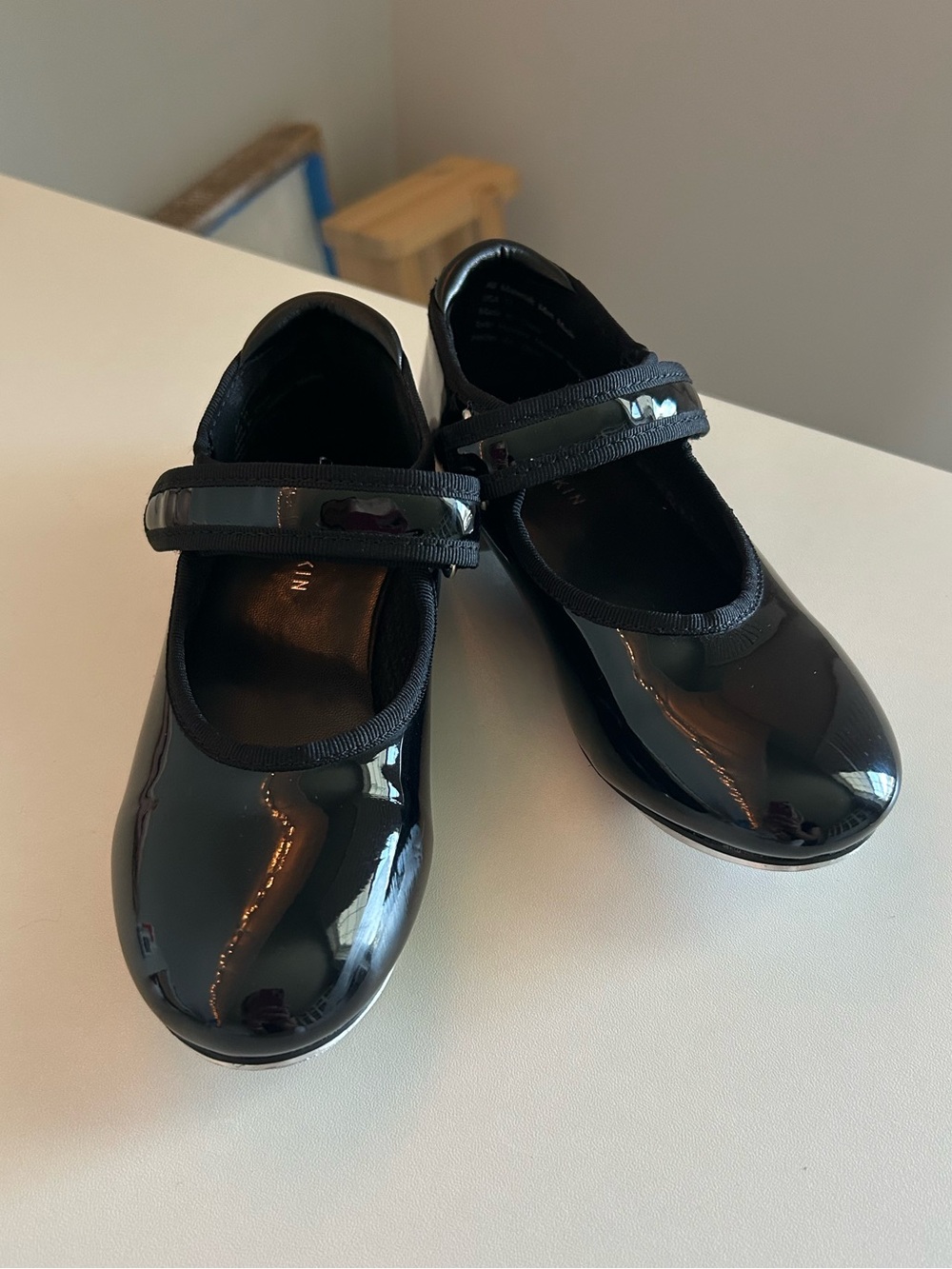 Danskin Tap shoes size 11T
